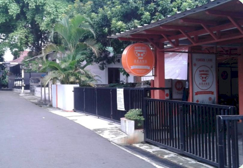  rumah belakang Kampus UPN Veteran Jakarta, dekat perbatasan ke Depok,