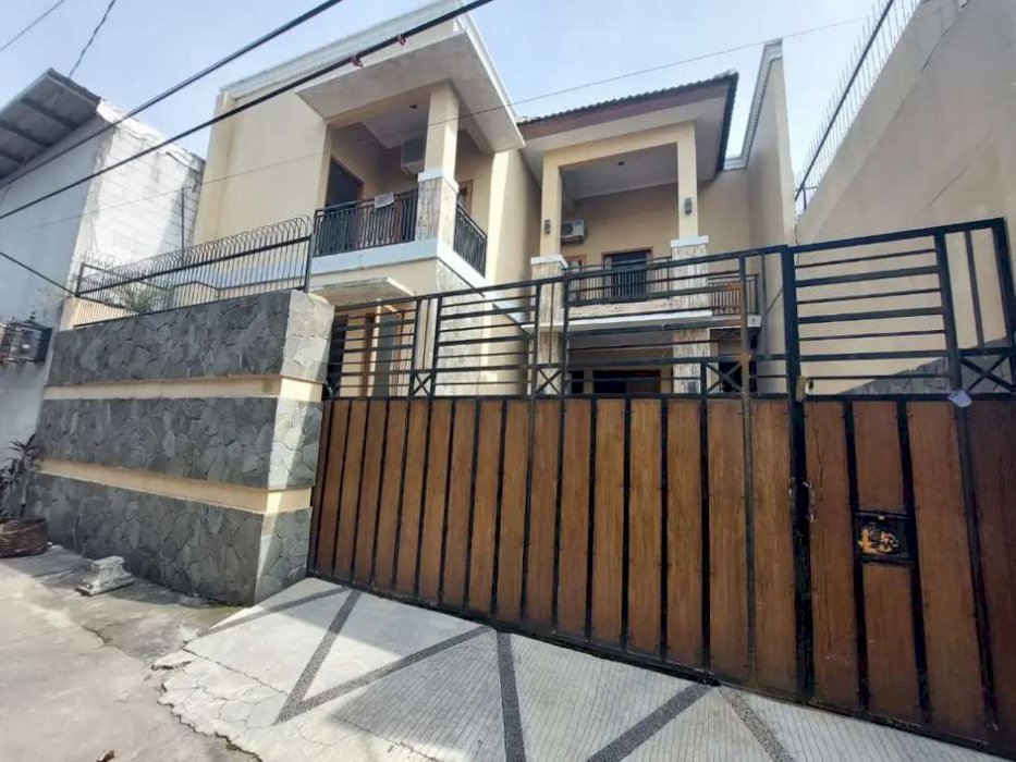 Rumah keren 2 lantai dijual solo joyosuran Danukusuman gading 1,950M