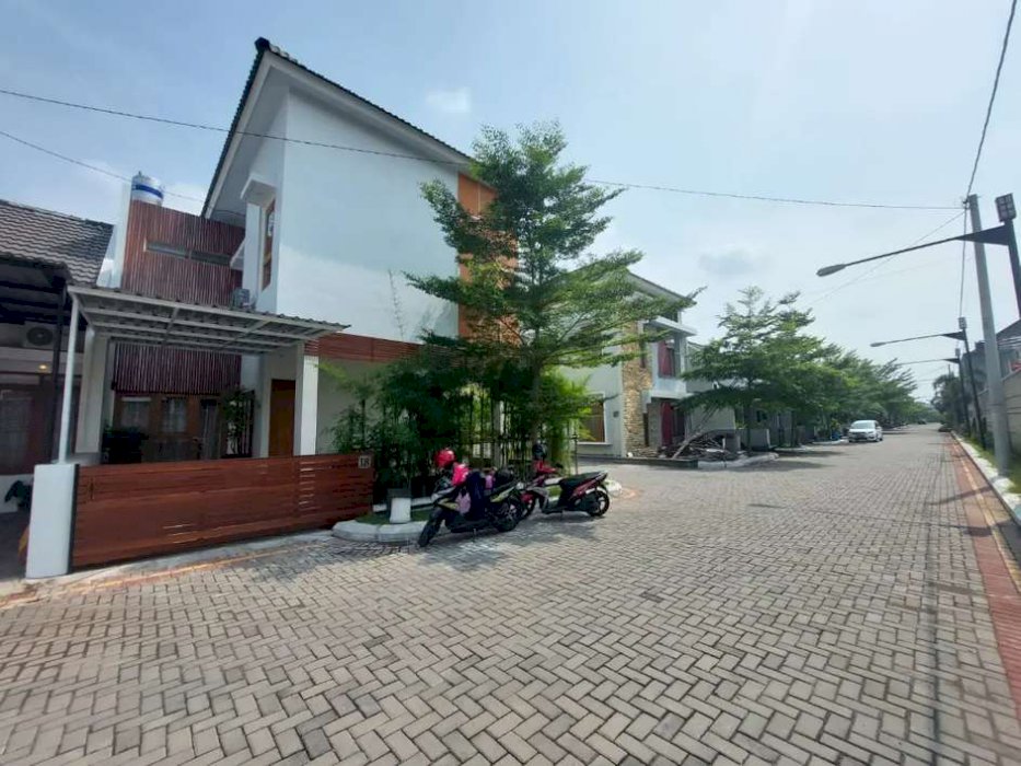 Rumah 2 lantai bagus dijual solo waru gentan al aqsho mangesti 1,9M