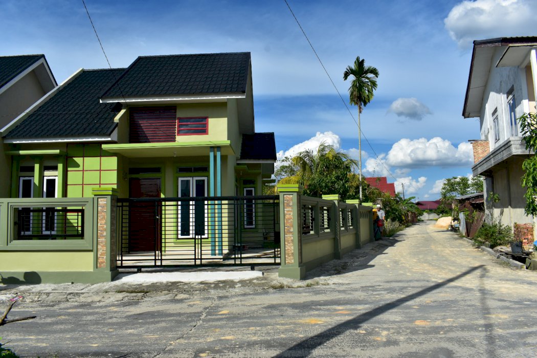 RUMAH SEKEN SEPERTI RUMAH BARU HARGA MURAH LOKASI PAUS