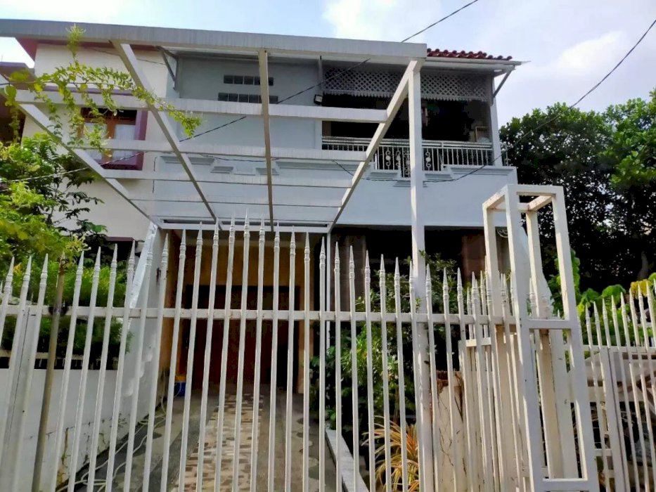 Dijual rumah di permata hijau luas 10x20 200m2 type 5KT Kebayoran Lama Jakarta Selatan
