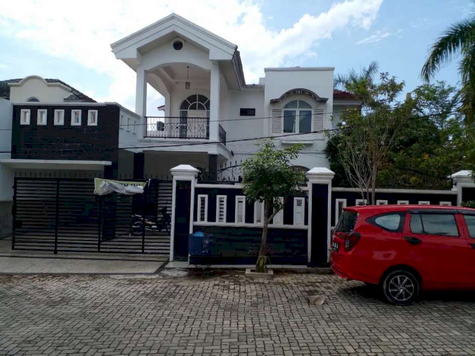 Rumah 2 lantai dikawasan Ellite Jln . Pramuka - Rumbai