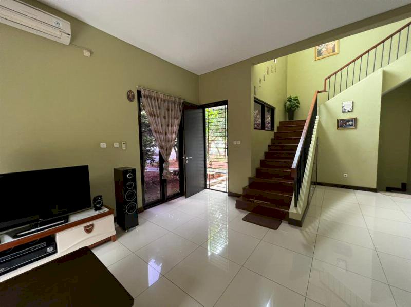 Rumah hoek 2 lantai siap huni luas 481m2 type 7KT Cluster Asia Tropis Harapan Indah Bekasi