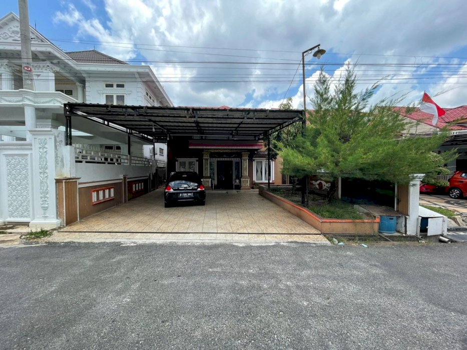 Rumah mewah include kolam renang, harga terjangkau