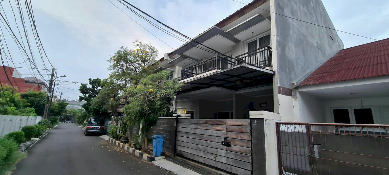 Dijual Rumah Secondary Masih Sangat Kokoh Dengan Material Mewah.