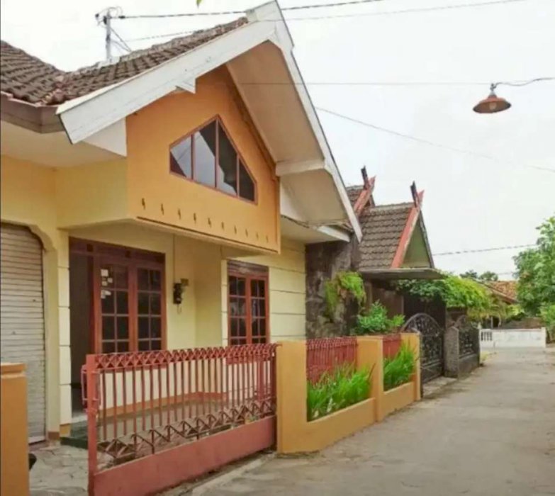 DIKONTRAKKAN PERTAHUN RUMAH 2+1 KT, 2 KM DEKAT UGM, UNY, HARTONO MALL