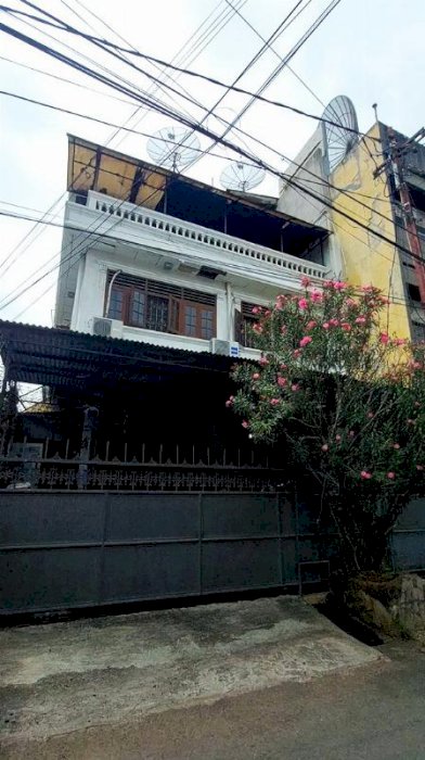 Dijual rumah 3 lantai luas 170m2 9,5x17 Pasar Baru Jakarta Pusat