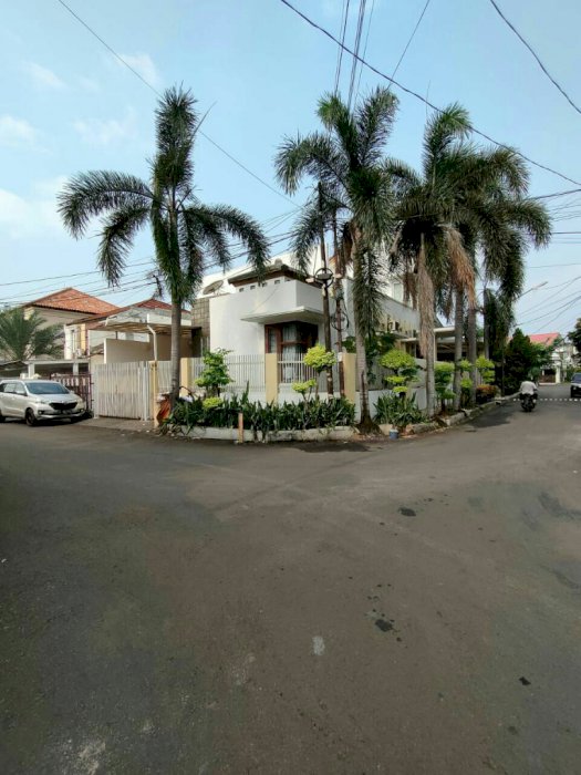Dijual Rumah Secondary Dalam Komplek Nyaman Dan tenang, Siap Huni Di Rawamangun Jakarta Timur.