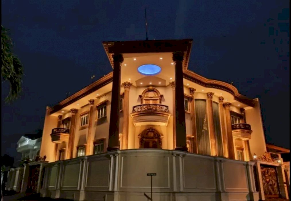 Dijual Rumah Mewah Dengan Full Furnish Di Taman Kebon Jeruk Intercon