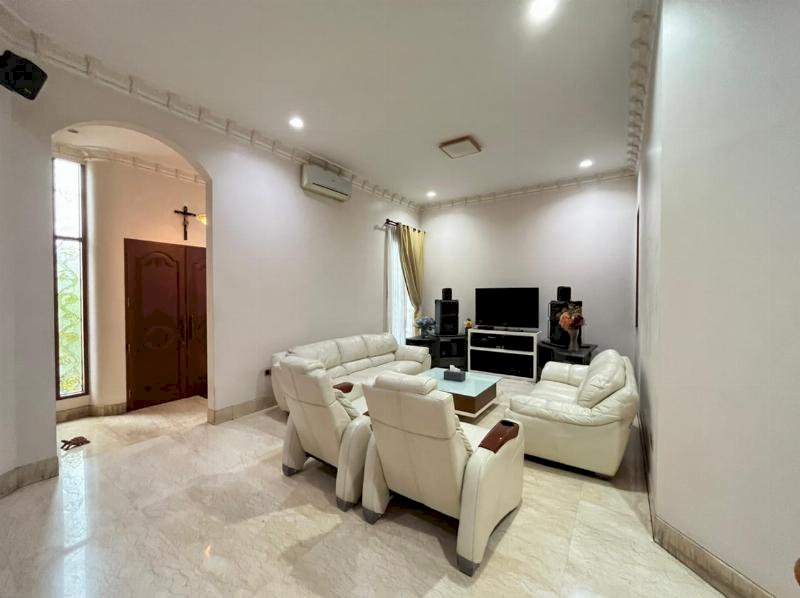 Rumah mewah di gading mediterania type 5KT luas 12x25 300m2 Kelapa Gading Jakarta Utara