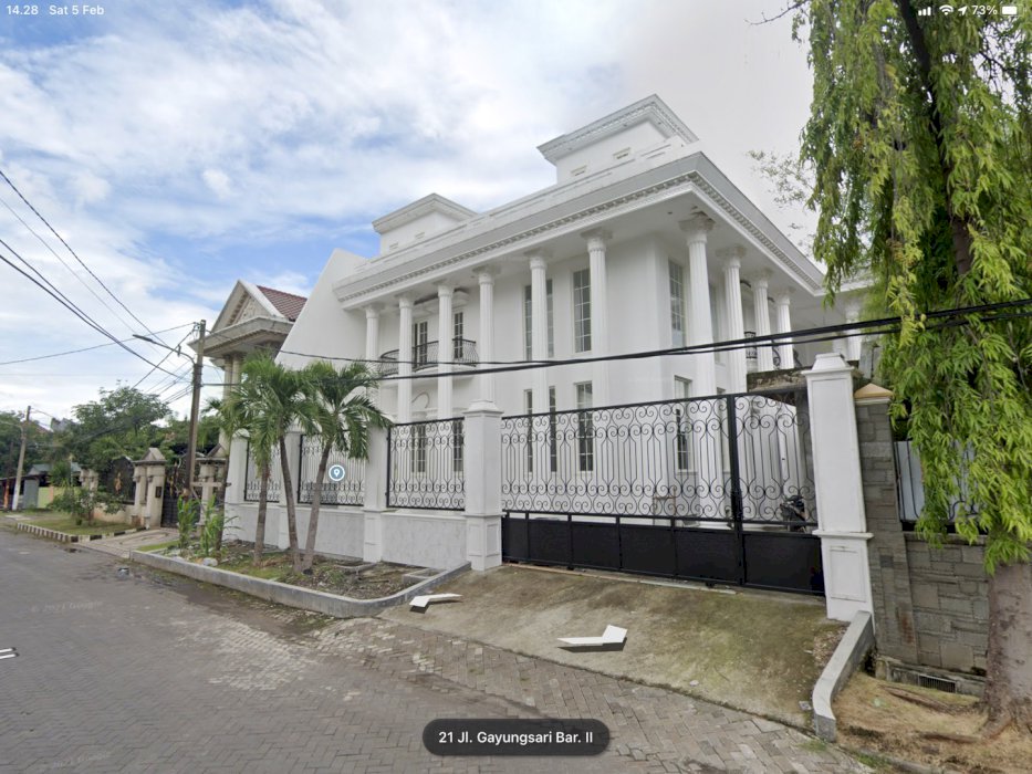 Rumah Gayungsari Barat Classic Amerian Style Mewah
