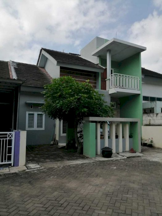 DIJUAL RUMAH LANTAI 2 DEKAT KAMPUS DI MALANG Tlogomas - Malang Malang