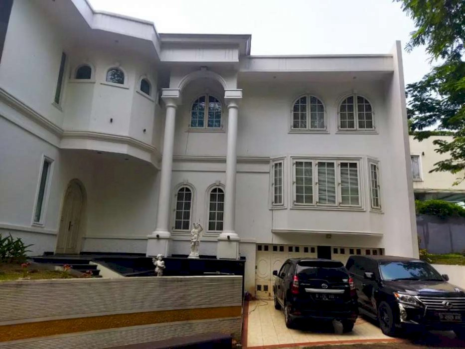 Dijual Rumah Mewah with Pool Tirta Golf, BSD Lokasi Sangat Strategis