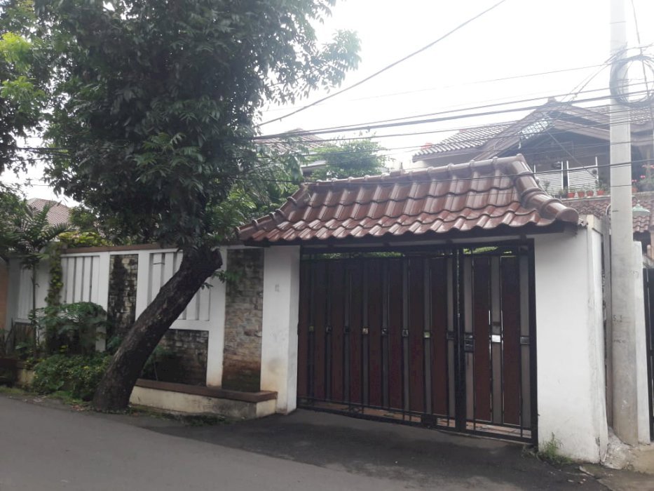 Menjual rumah