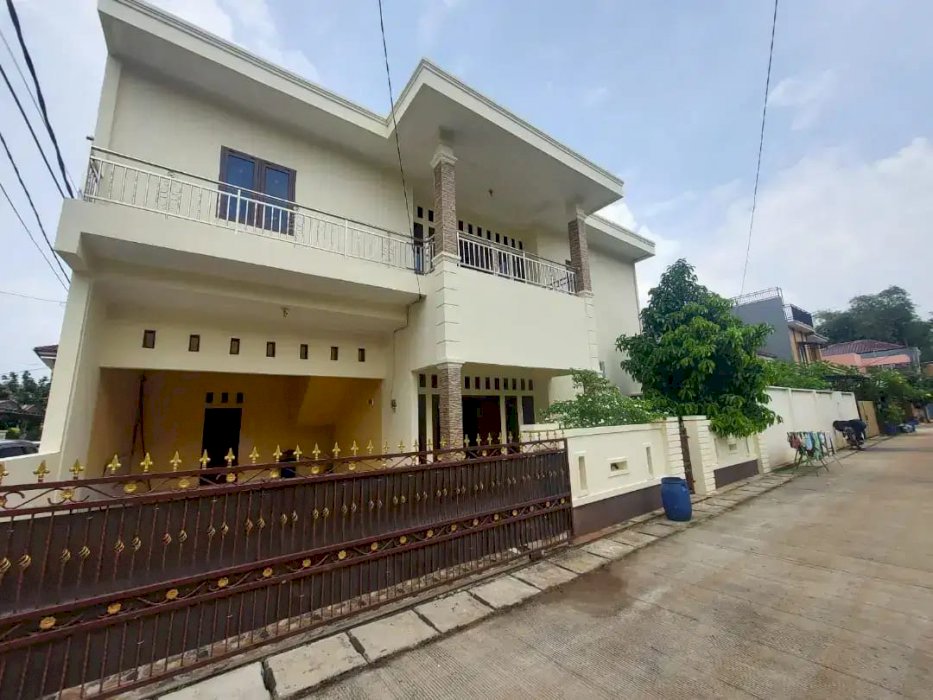 Dijual Rumah Siap Huni Kondisi Sangat Terawat Lokasi Strategis Di Cilangkap Jakarta Timur.