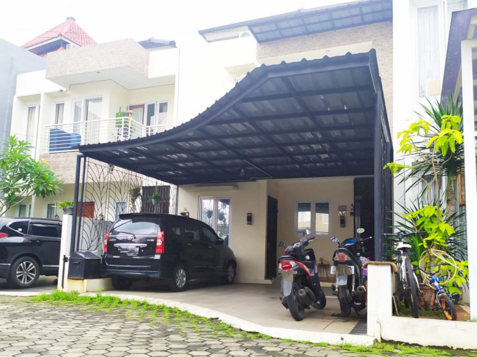 Dijual Rumah bagus 2,5 lantai Dan asri  Dalam cluster  di Cipayung Jakarta Timur