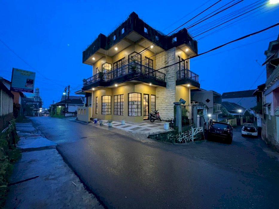 Modern Pasar Batu Homestay 3 Lantai Dengan Rooftop Terbaik