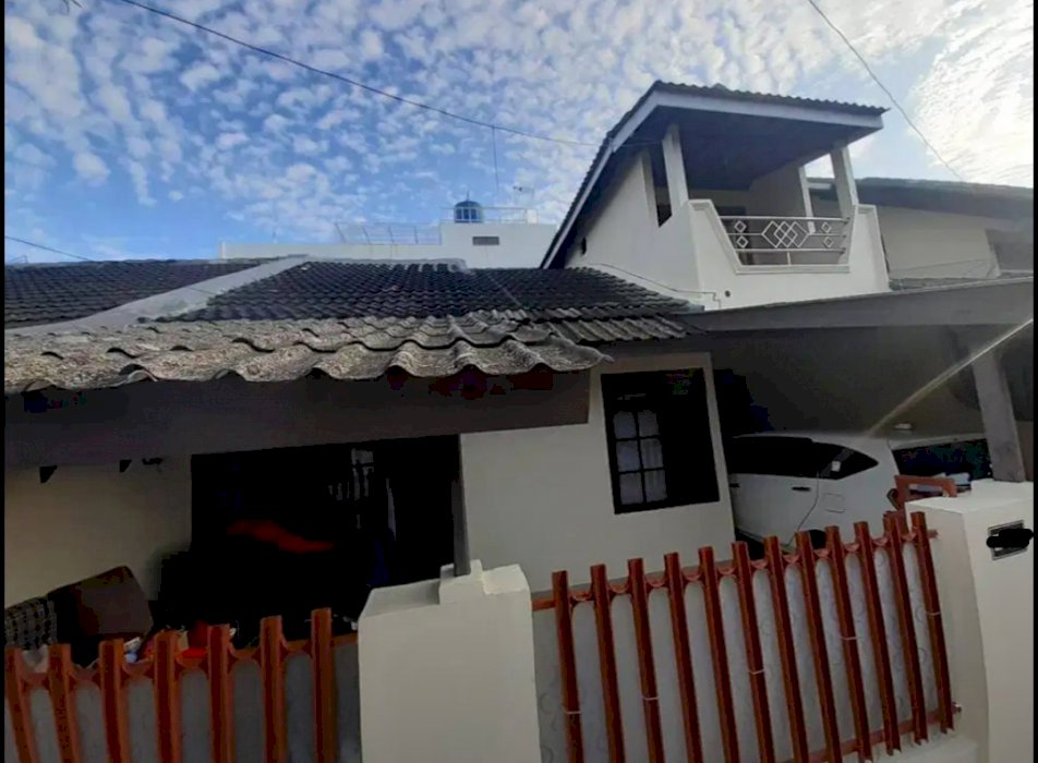 Rumah terawat siap pakai dekat galaxy