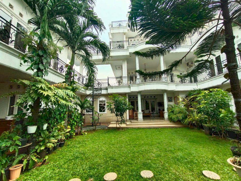 Rumah Mewah dekat Kotawisata Cibubur