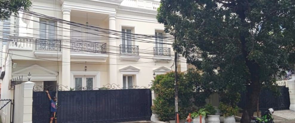Rumah gandeng 2ltluas 31x20 605m2 Type 4KT Tebet Timur Jakarta Selatan