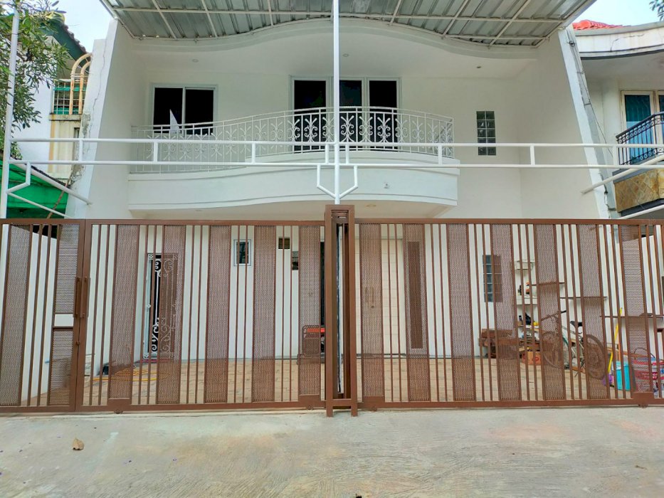 DIJUAL Rumah Lokasi Elit Permata Buana