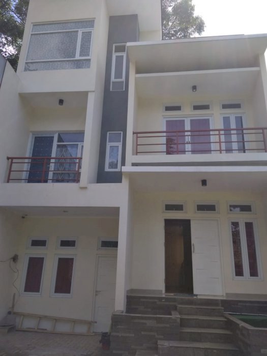 JUAL RUMAH BARU 3 LANTAI MURAH STRATEGIS DI CIUMBULUIT BANDUNG