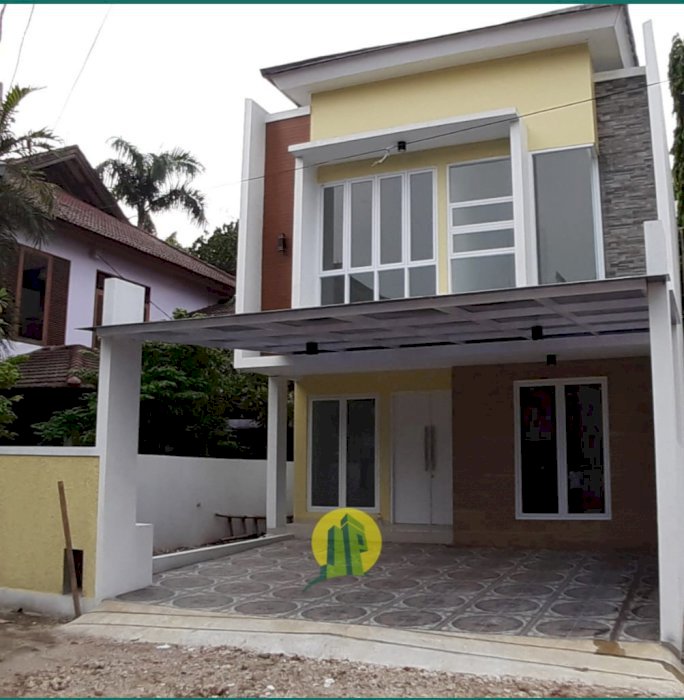Rumah 2 lantai di Jakarta Timur samping pintu tol Jatiwaringin
