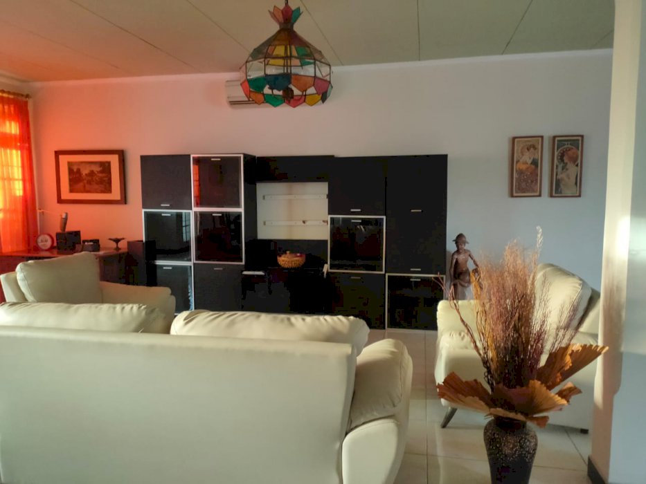 Dijual rumah lantai 2 semi furnitur kawasan sanur