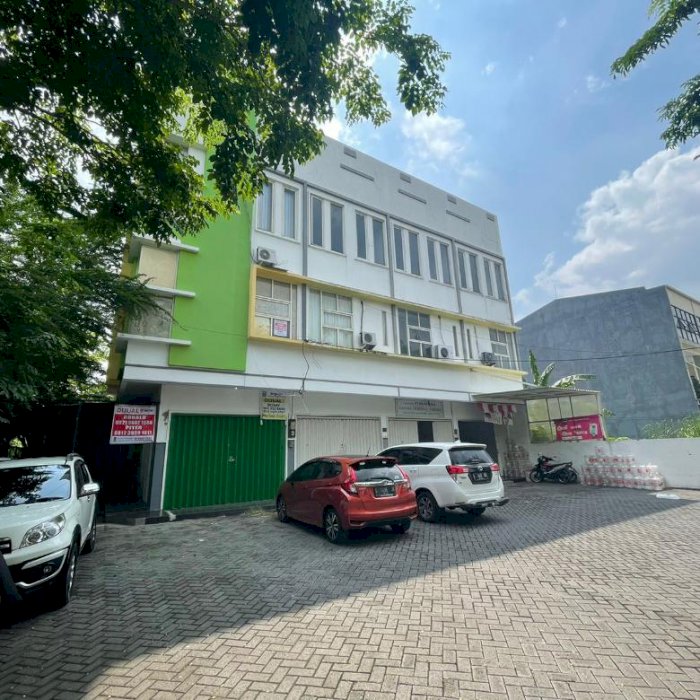 RUKO 3LT LANGKA SIAP PAKAI ADA LIFT BARANG KEPUTIH