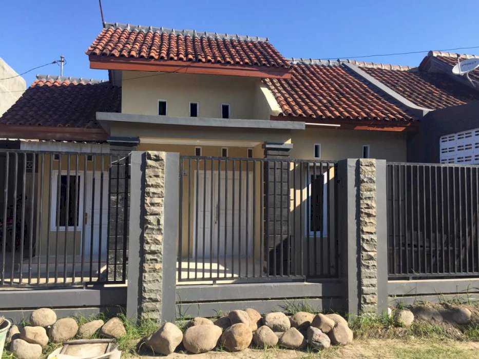 Rumah gandeng murah ditegal