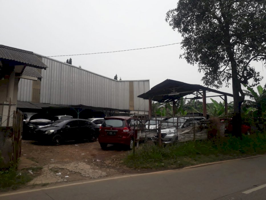 Tanah dengan lokasi strategis di pinggir jalan raya