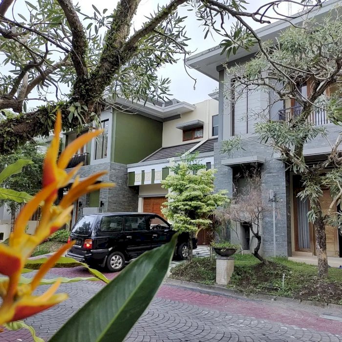 Dijual Rumah mewah full Furnished dlm Perum dekat Hotel Hyatt