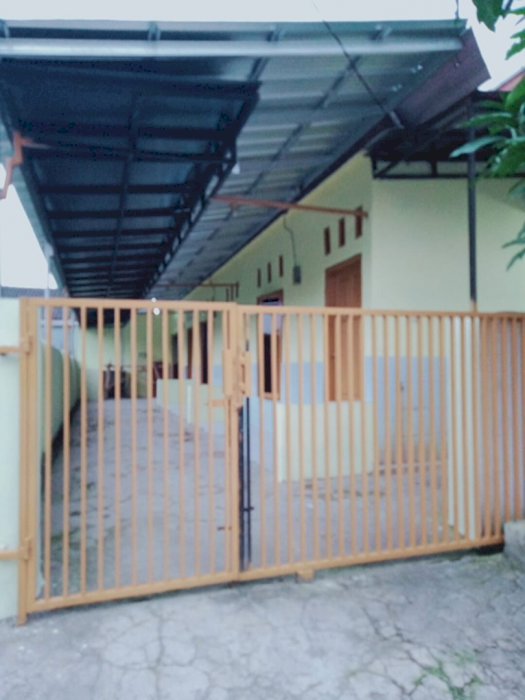 Dijual rumah plus kontrakan