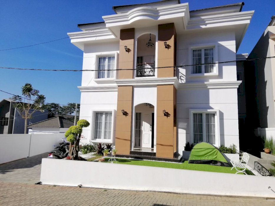 Dijual Rumah FULL Furnished 2 Lantai di Lembang Bandung