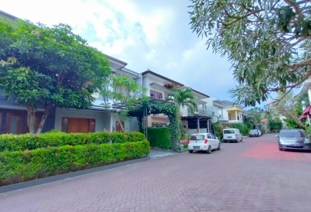 Dijual Rumah Mewah & Cantik dalam Perum - Jl magelang