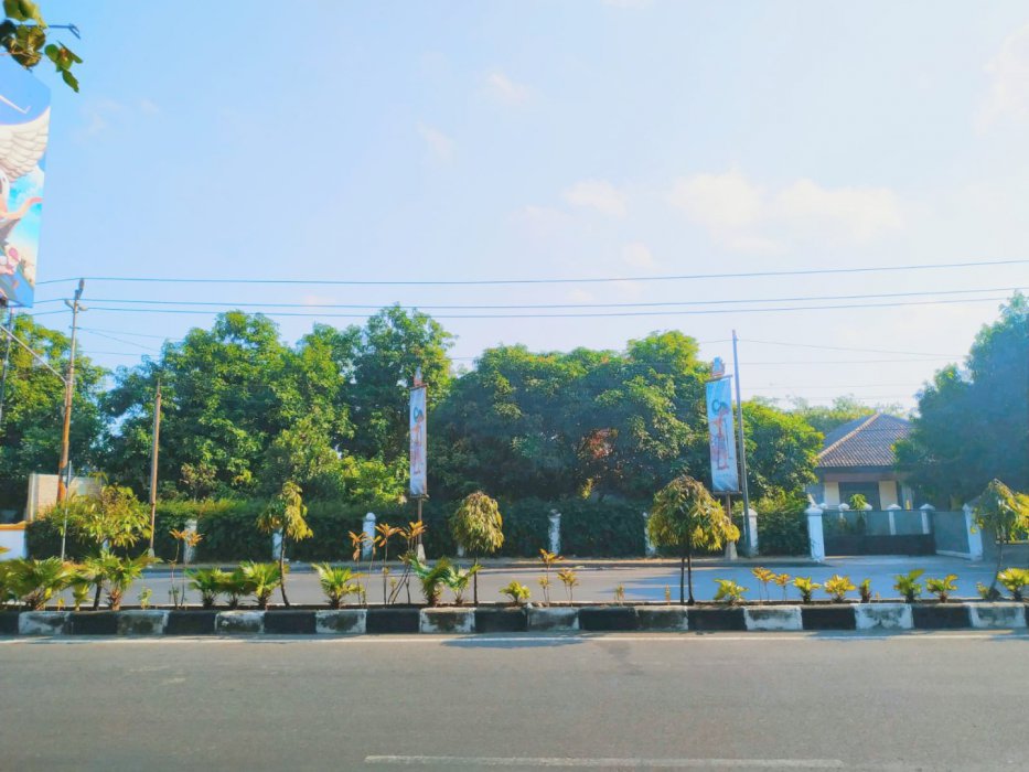 Dijual Cepat Tanah bonus rumah. DIJUAL KARENA BU. Lokasi strategis!