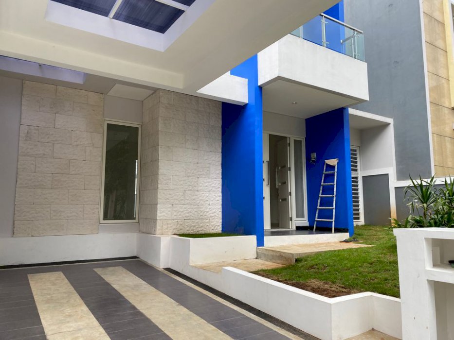 Dijual Rumah Baru 3 Lantai Sentul City Cluster Santorini