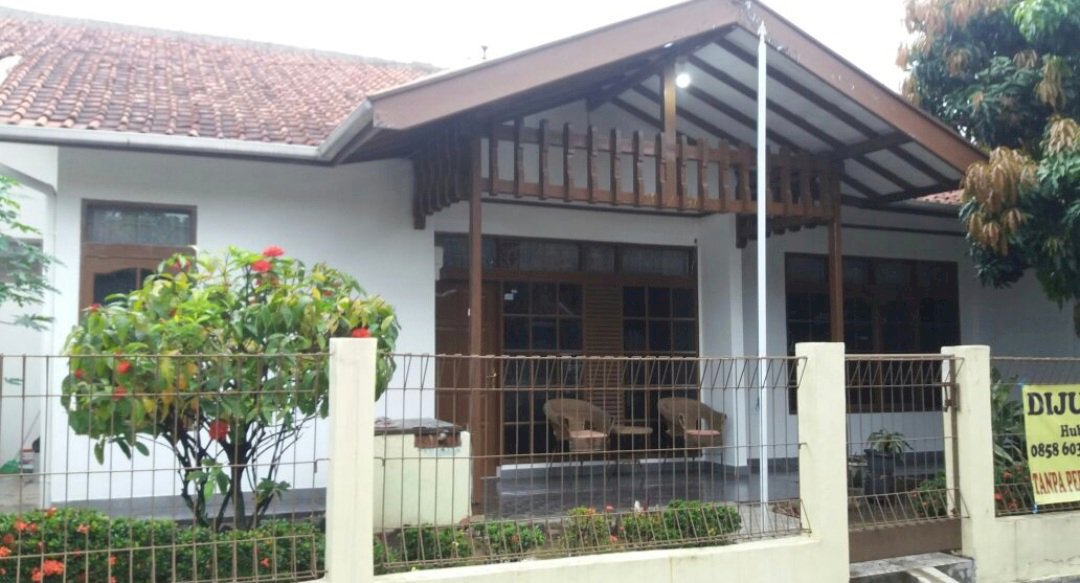 Rumah siap huni di lingkungan agamis.