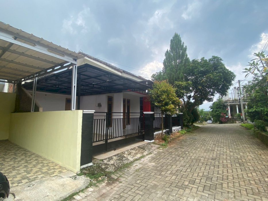 Rumah strategis dekat BSB Mijen di Perumahan Graha Permata Surya