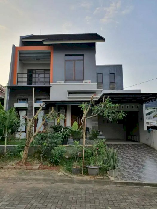 Rumah mewah Graha Taman Bunga BSB City Semarang