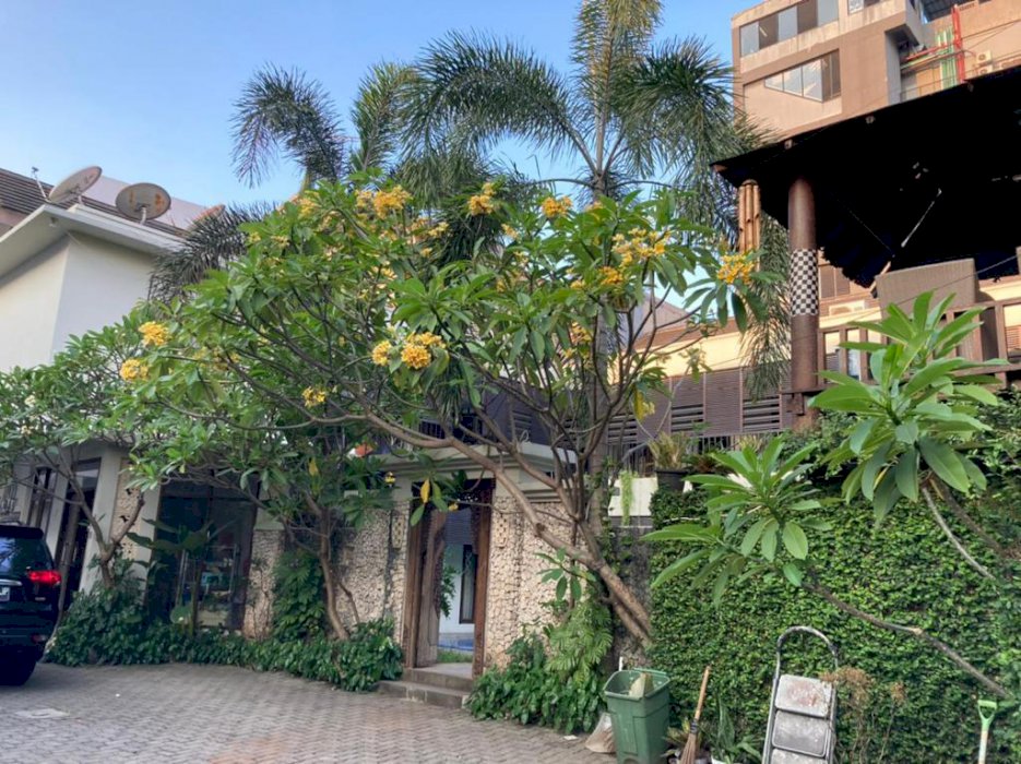  DIJUAL RUMAH BESAR ,COCOK UTK TEMPAT KOST ATAU MINI HOTEL