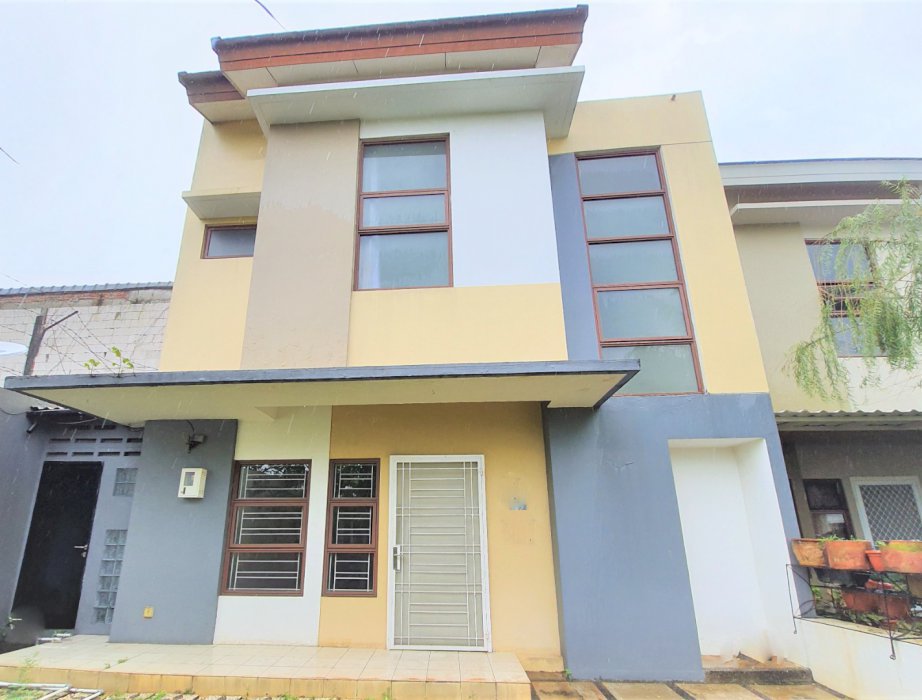 Rumah hoek 2lt luas 9x25 type 4KT full renoved Cluster Alamanda JGC