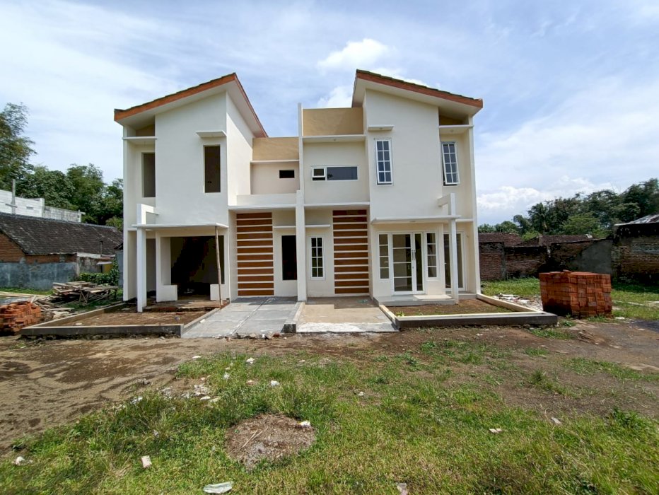 Rumah Strategis Poros Jalan Raya Dekat Exit Tol Karanglo