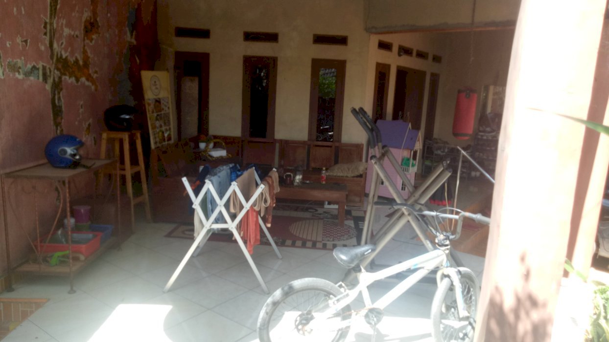 Di jual cepat tanah dan bangunan tempat tinggal, butuh dana segera.