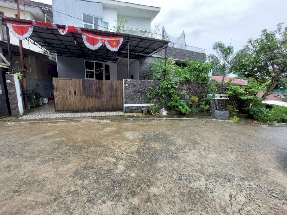 dijual cepat BU rumah besar banyak kamar