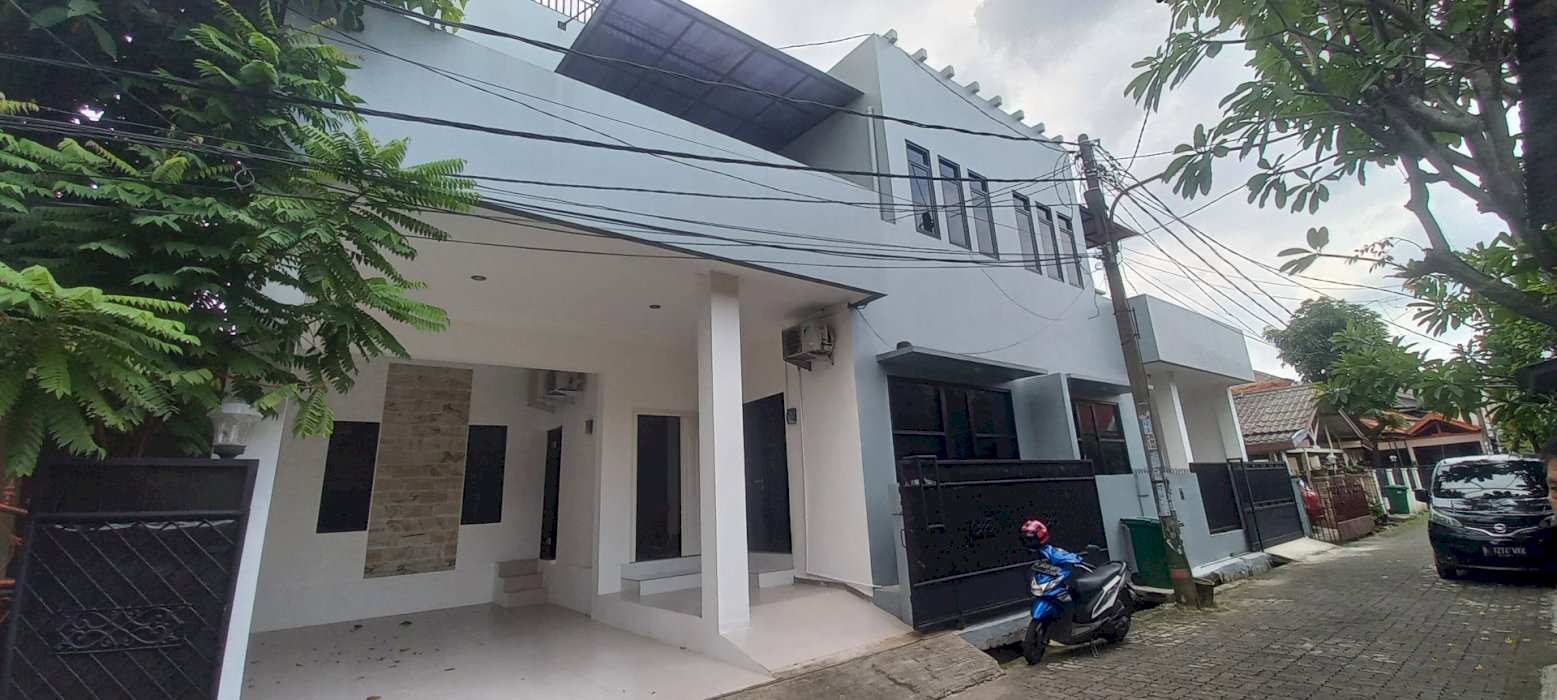 Rumah Bagus & Strategis  Dekat Universitas Stan Bintaro