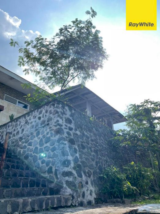 Dijual Rumah Dengan Halaman Yang Luas Lokasi Taman Wisata Tretes