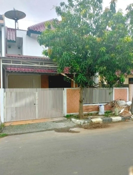 Rumah siap huni 2lt luas 8x20 160m2 type 3KT Metland Menteng Cakung