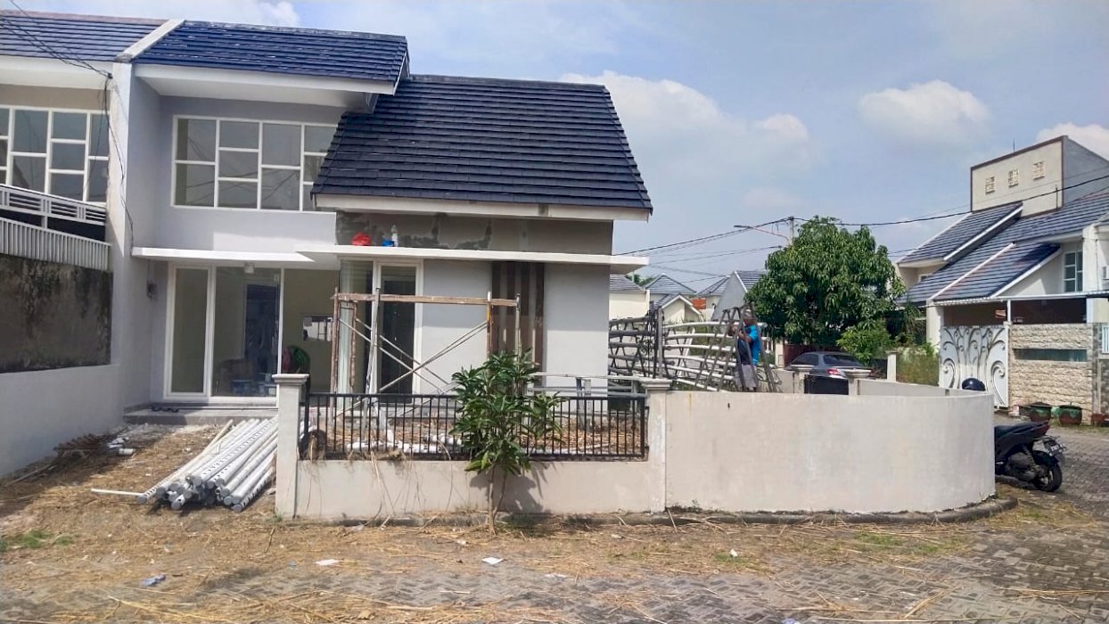 Dijual Cepat Murah Baru Direnovasi Golden Berry Menganti Gresik