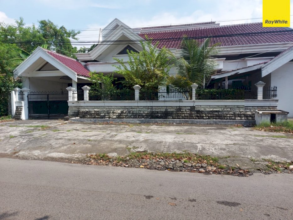 Dijual Rumah Siap Huni 2 Lantai Lokasi di Jemursari, Surabaya